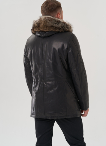 Мужская куртка с капюшоном на мехе из волка