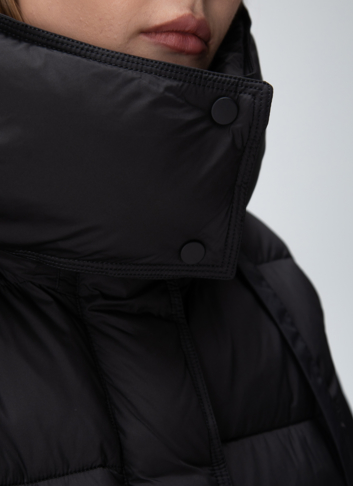 Женский пуховик с капюшоном 