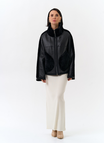 Короткая двухсторонняя дубленка в черном цвете