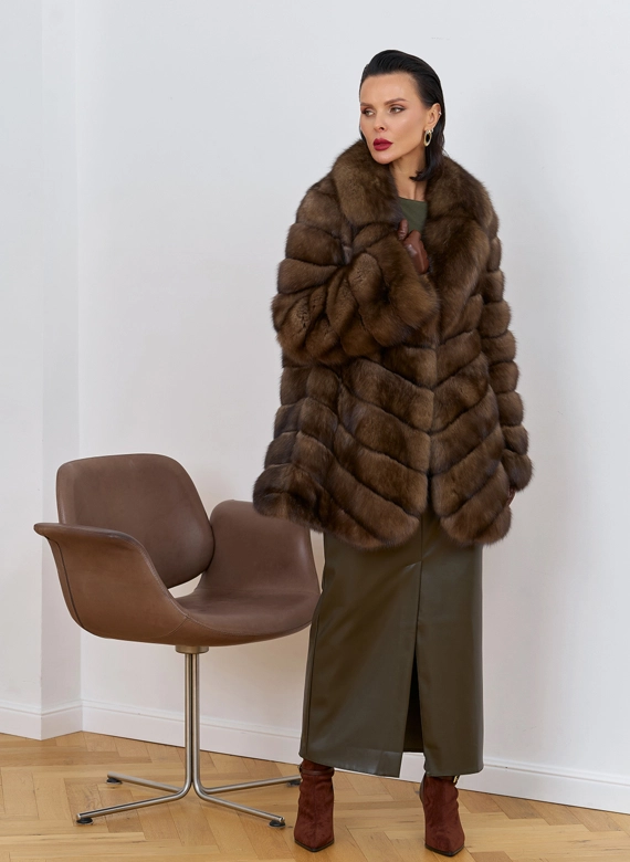 Женская шуба из соболя с английским воротником фото