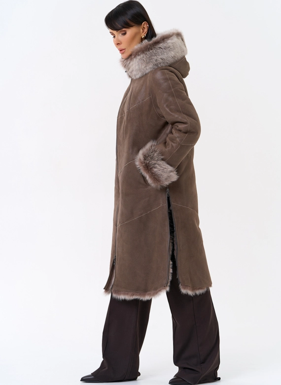 Женская натуральная дубленка с капюшоном