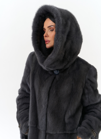 Женская шуба из меха норки с капюшоном