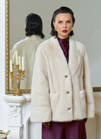 Укороченная шуба из меха норки с акцентными пуговицами