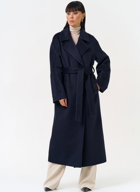 Женское пальто синего цвета с поясом