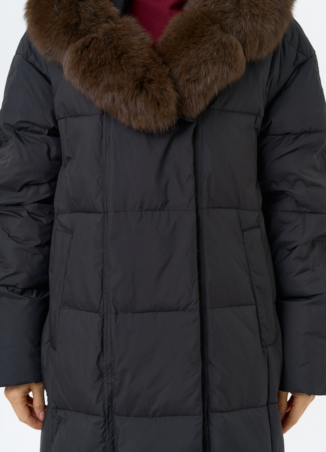 Женский пуховик черного цвета с капюшоном из меха песца модель № 31614 универмаг малина