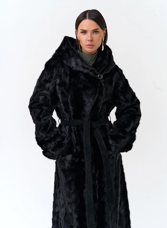 Шуба из меха норки с капюшоном