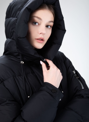 Женский пуховик с капюшоном 