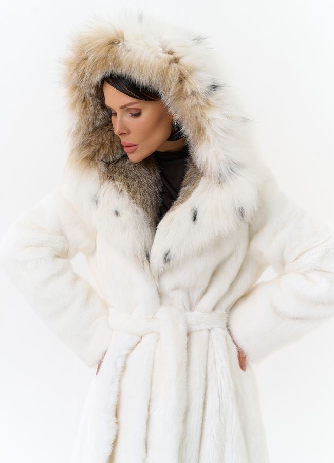 Шуба из белой  норки с капюшоном из рыси модель № 25001 универмаг малина