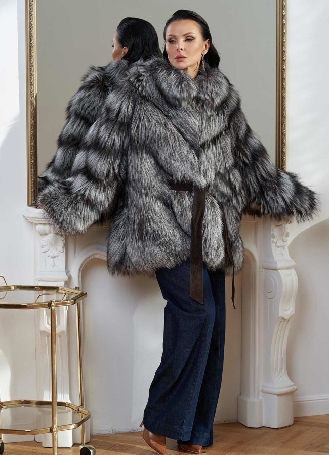 Шуба из меха финской серебристой лисы модель № 28812 в кредит