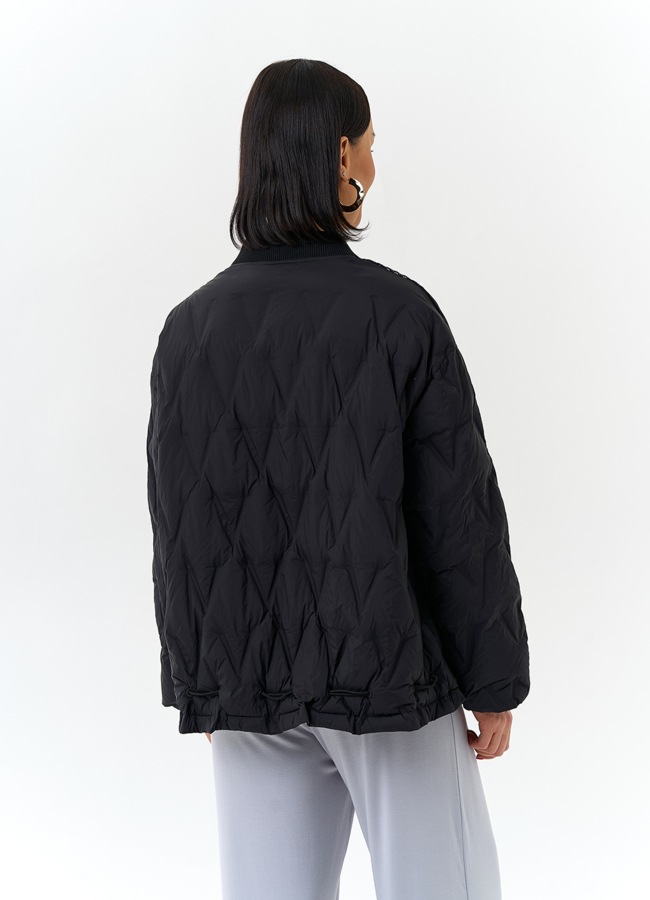 фото Женская куртка бомбер черного цвета модель № 32658