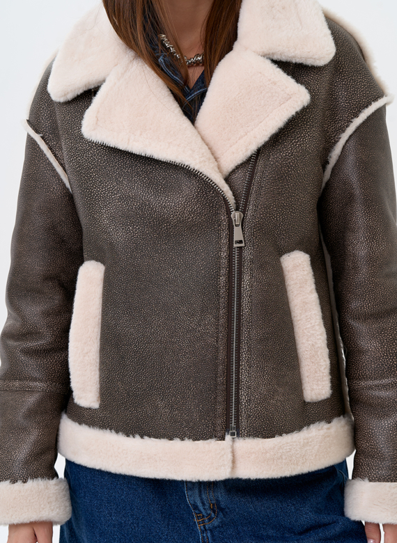 Женская короткая дубленка из эко замши