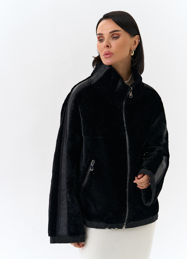 фото Короткая двухсторонняя дубленка в черном цвете модель № 32082