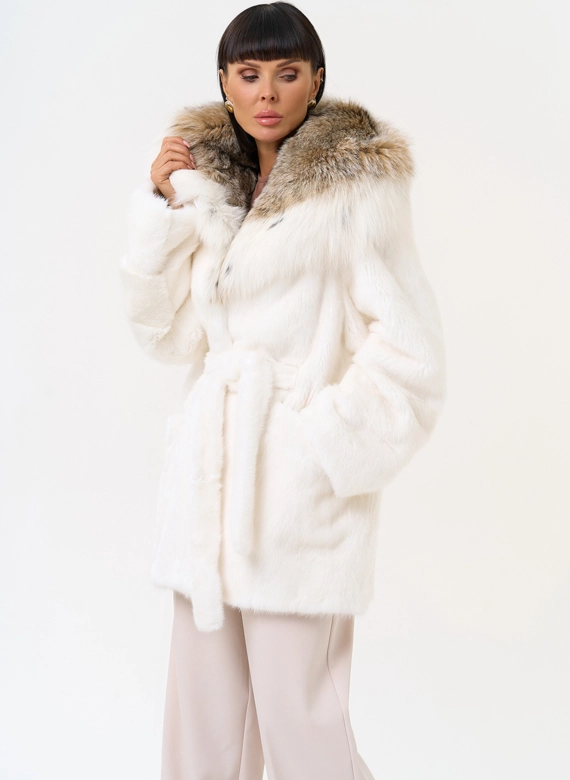 Женская шуба из меха норки с капюшоном из меха рыси