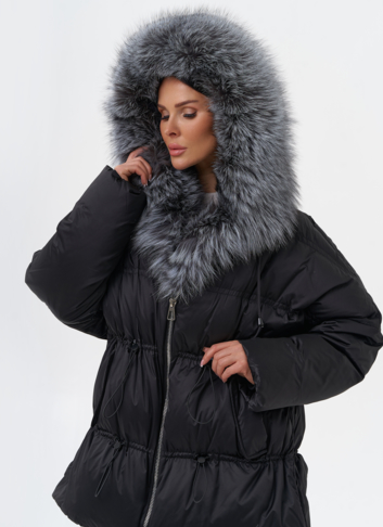 Пуховик с отделкой из меха чернобурки