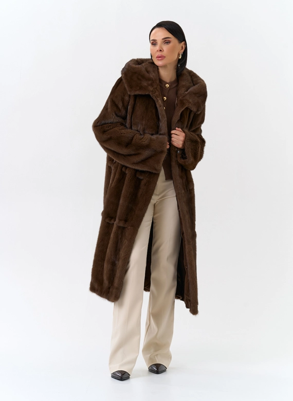 Женская шуба из меха норки с капюшоном 