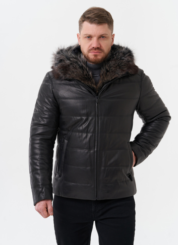 Пуховик из натуральной кожи с капюшоном из меха енота