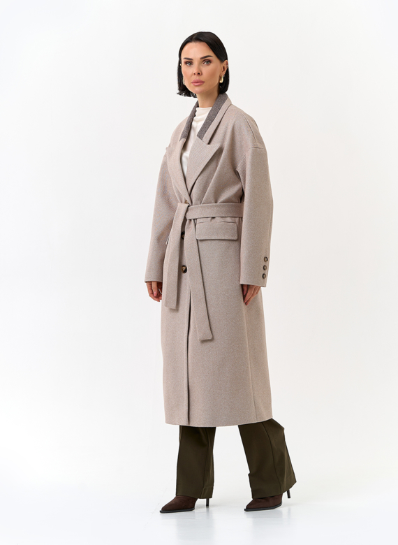 Женское пальто с акцентным воротником