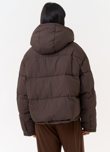 Женский короткий пуховик с капюшоном