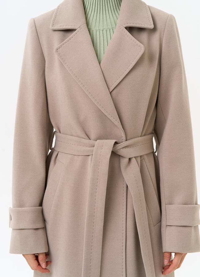 Женское пальто бежевого цвета с поясом модель № 31558 универмаг малина