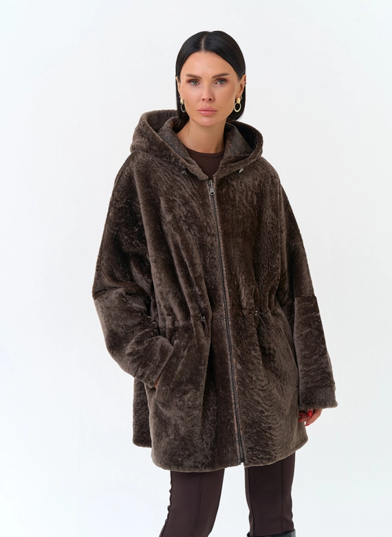 Женская двухсторонняя дубленка из натурального меха с капюшоном фото
