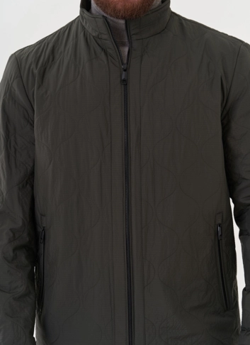 Куртка мужская в цвете хаки