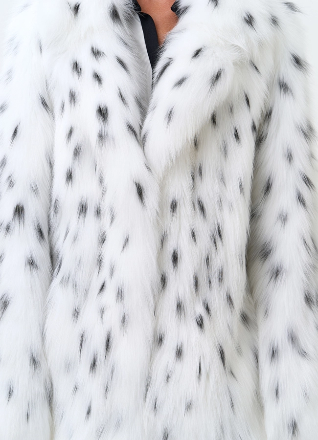 Шуба из меха лисы с инкрустацией под рысь модель № 33770 универмаг малина