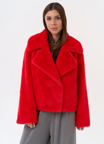 Куртка женская из эко меха в красном цвете