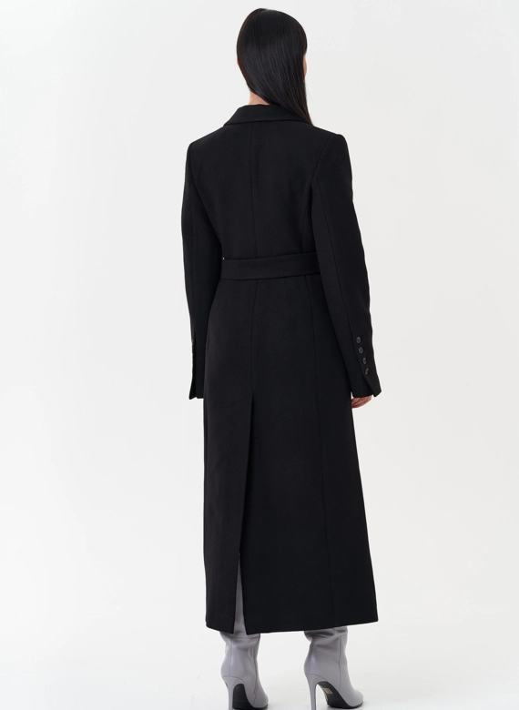 Двубортное пальто с английским воротником