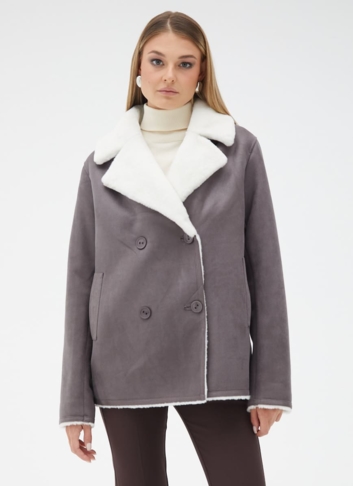 Женская двухсторонняя дубленка из эко кожи с английским воротником Женская двухсторонняя дубленка из эко кожи с английским воротником