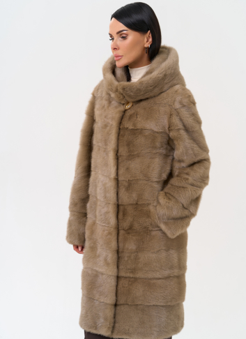 Шуба из норки бежевого цвета