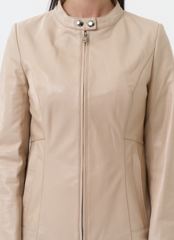 Светлая кожаная куртка