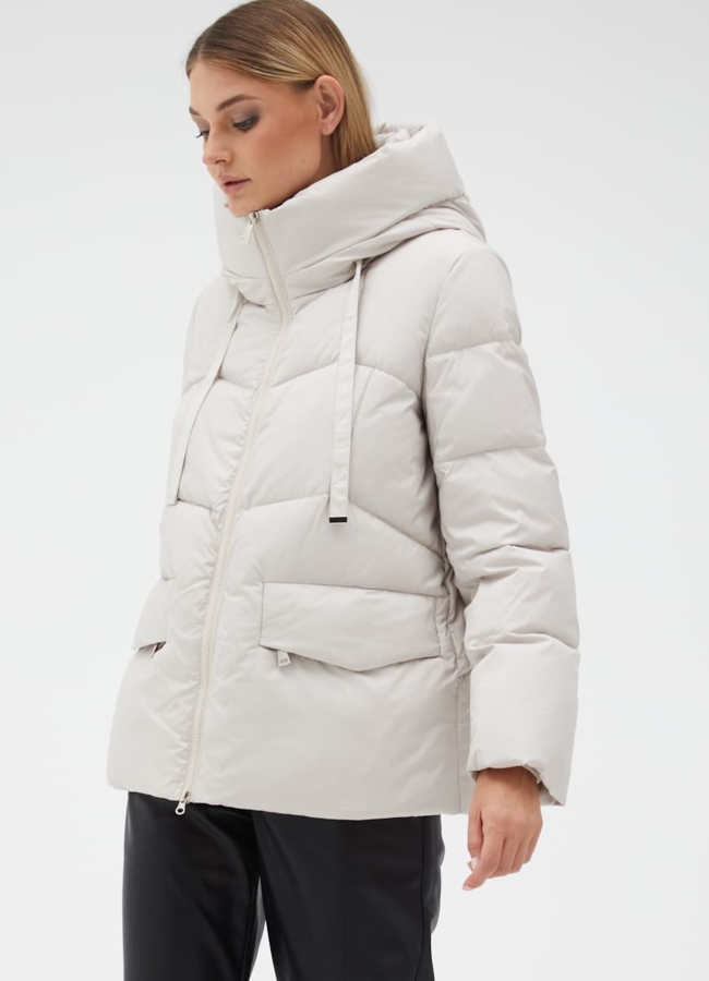 Женский светлый пуховик с капюшоном модель № 31144 в рассрочку
