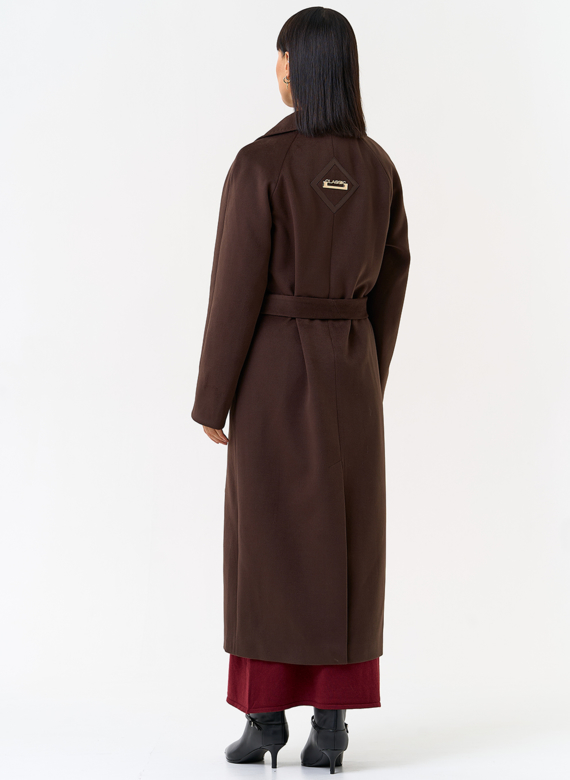 Женское пальто  с акцентными пуговицами